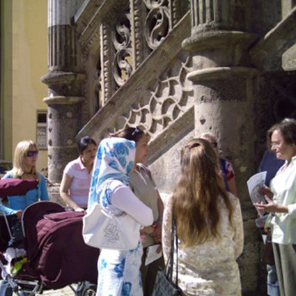 Die Frauen vor dem Rathaus